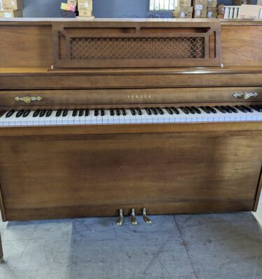 Yamaha Console in Oak #U179612
