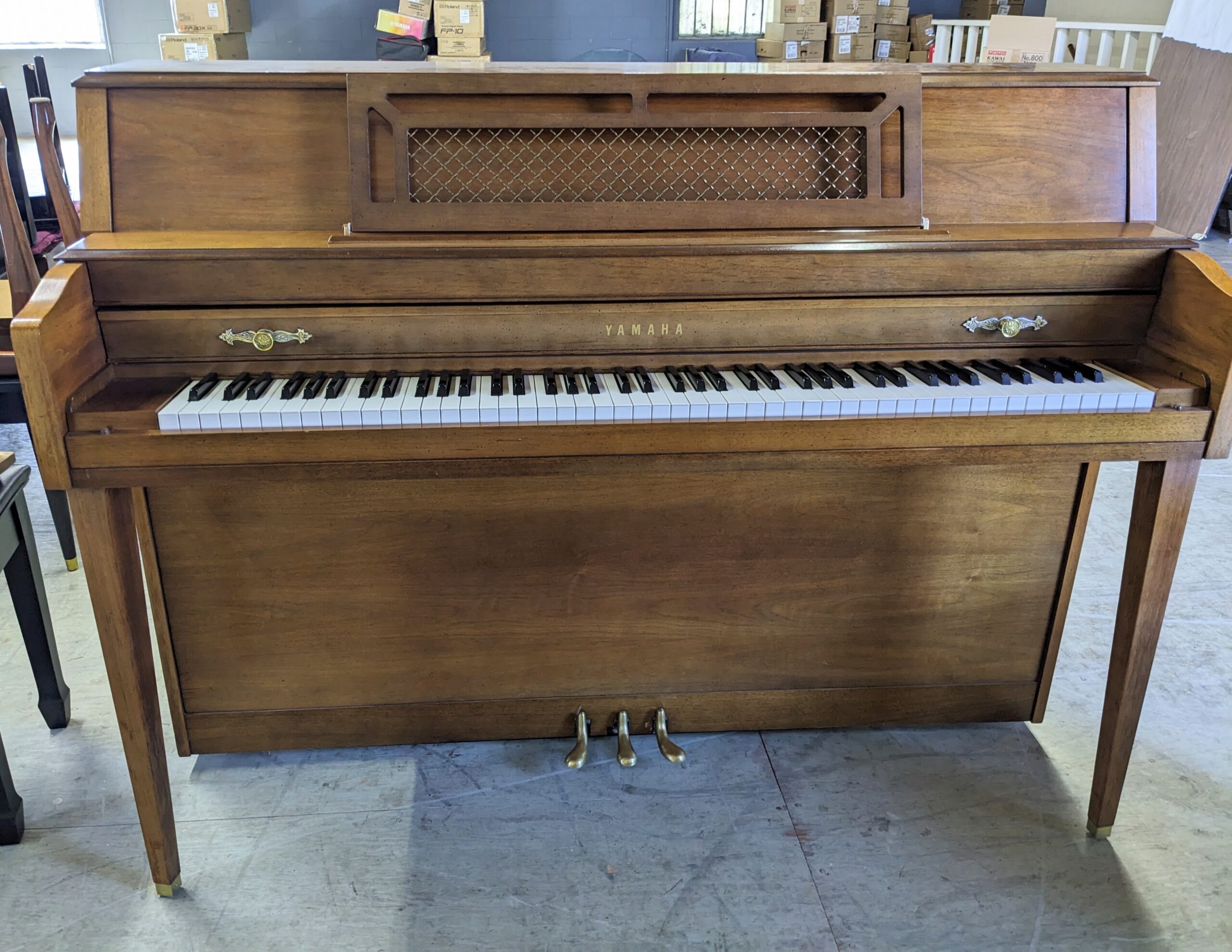 Yamaha Console in Oak #U179612