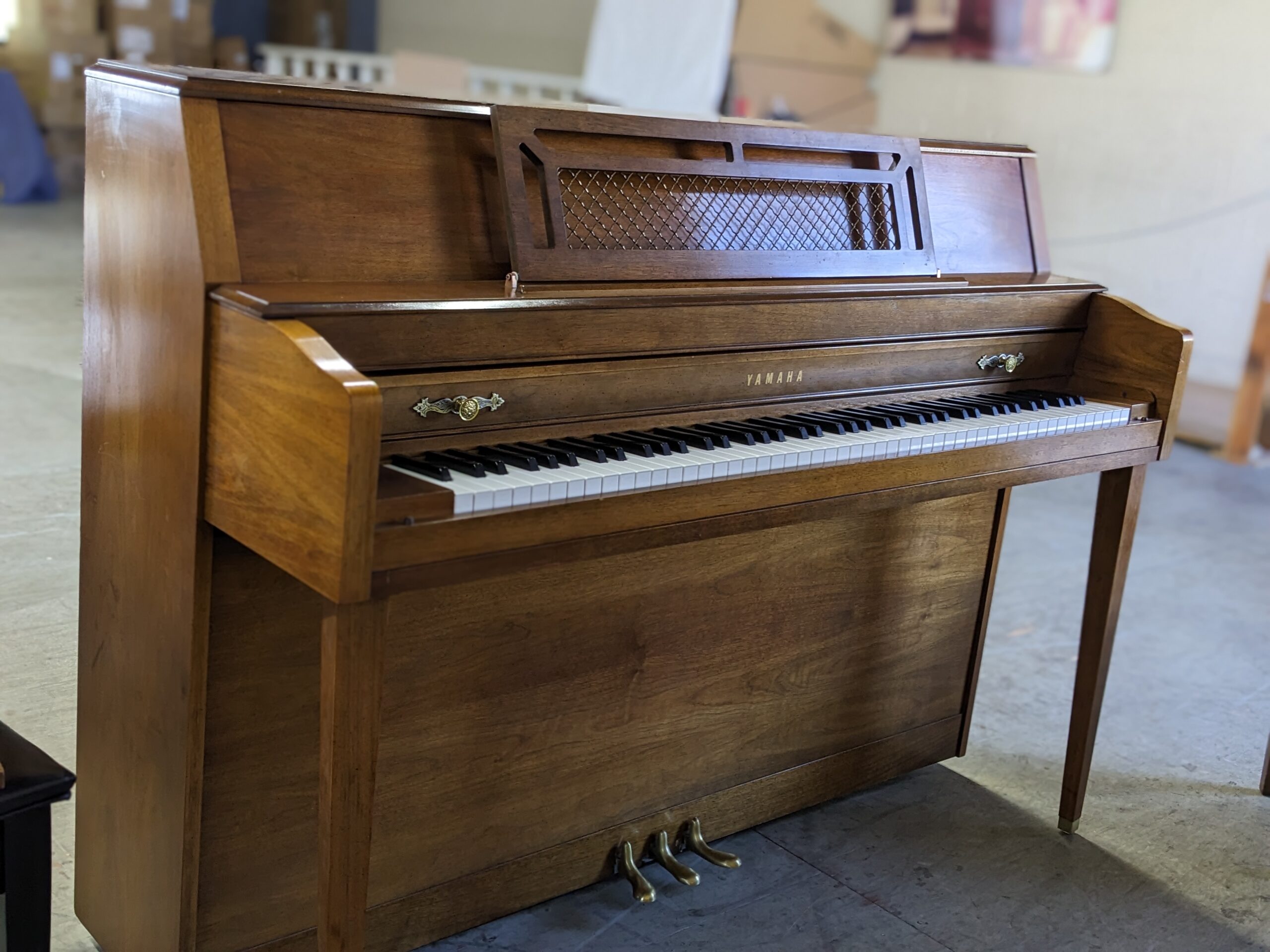 Yamaha Console in Oak #U179612 - Image 3