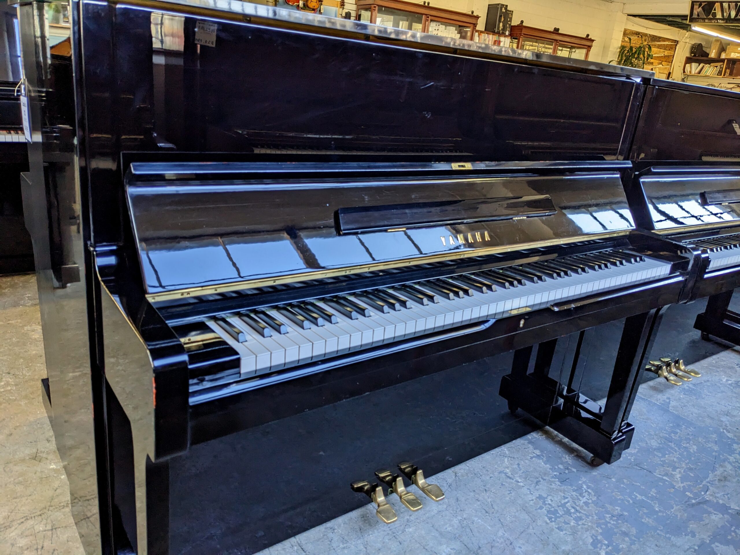 Yamaha U1 48" Upright Piano in High Polished Ebony
