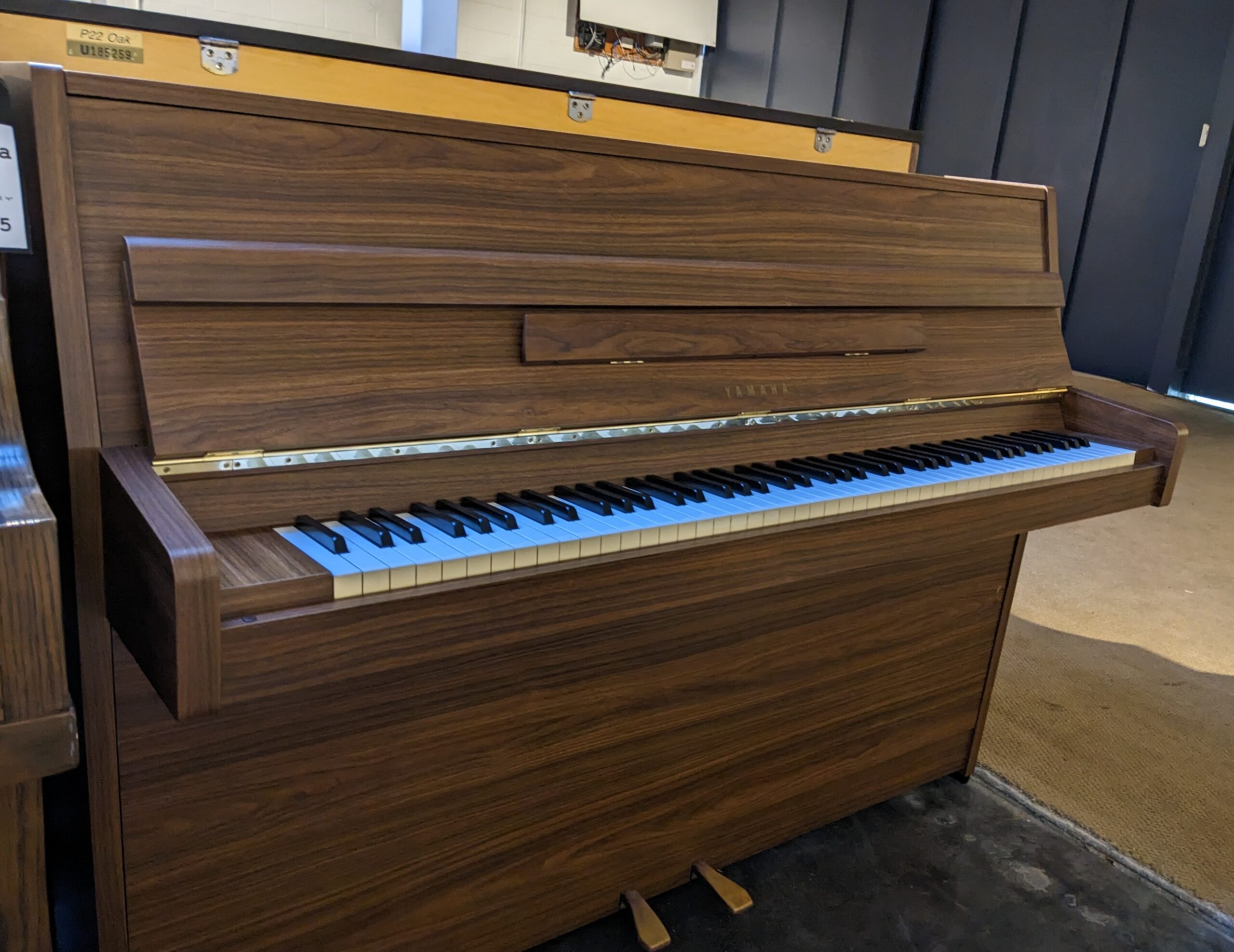 Yamaha LU-11 Console in Walnut - Image 2