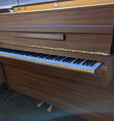Yamaha LU-11 Console in Walnut