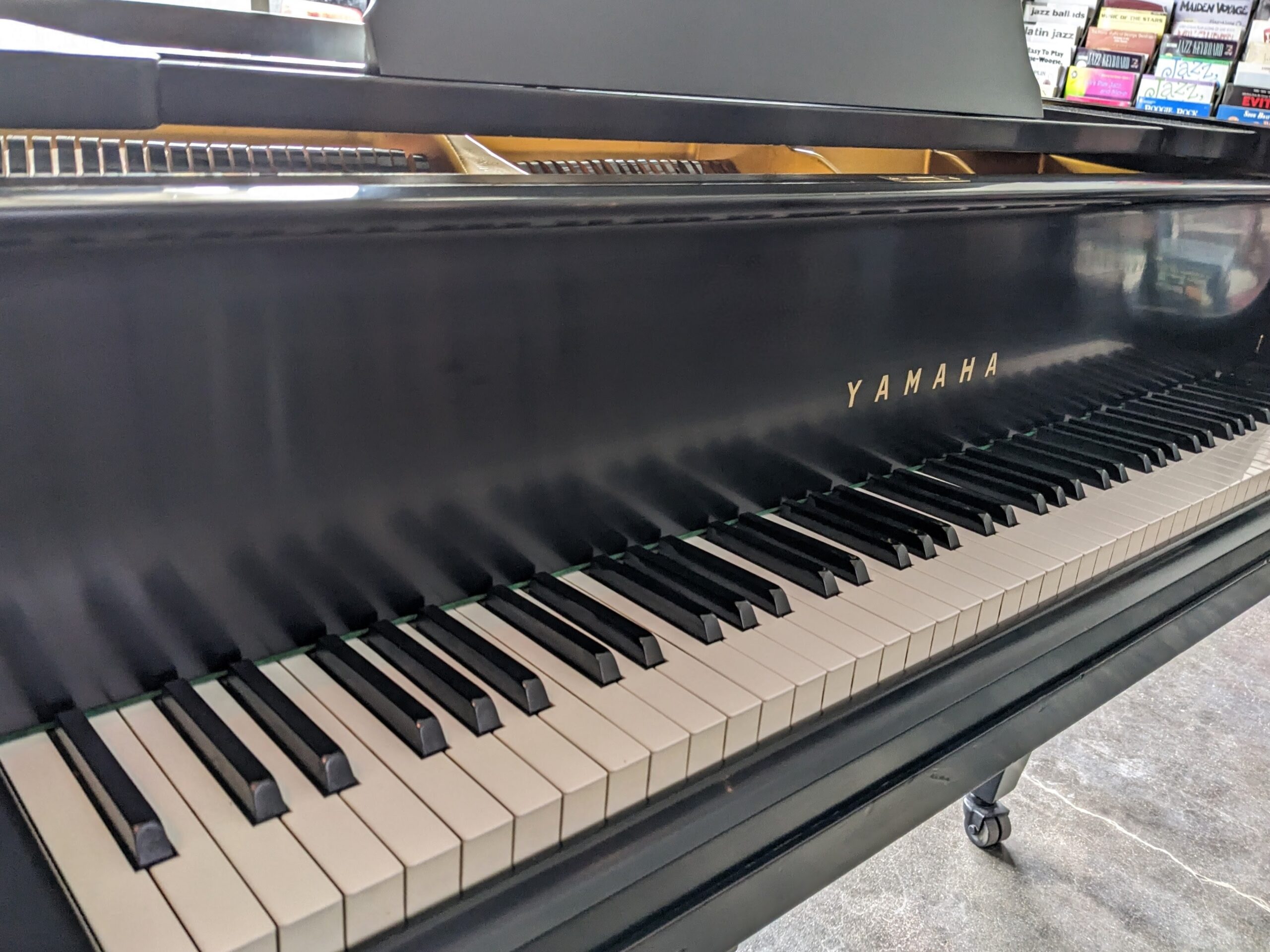 Yamaha G2 Grand in Satin Ebony #335397 - Image 2