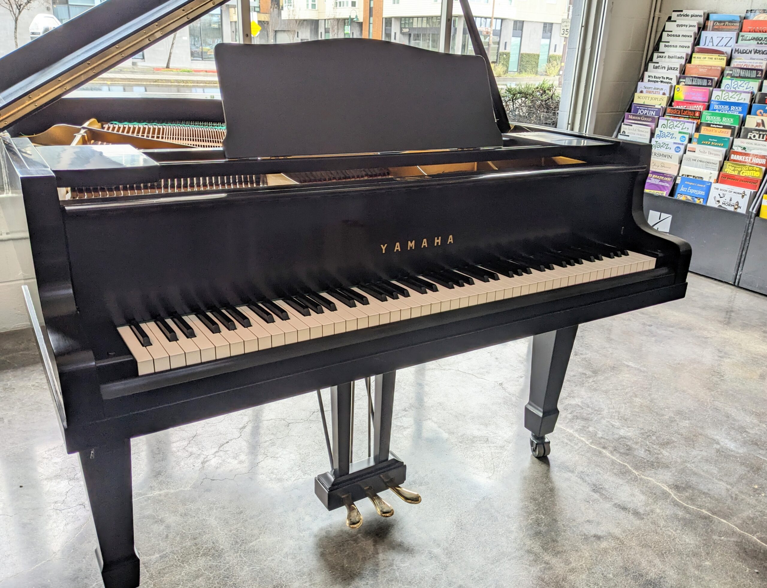 Yamaha G2 Grand in Satin Ebony #335397 - Image 3