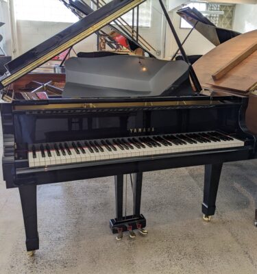 Yamaha G3 6'1" Grand Piano in High Polished Ebony #5231113