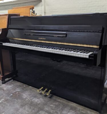 Yamaha LU-11 Console in High Polished Ebony