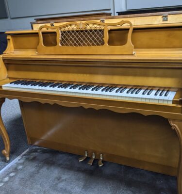 Yamaha Console in Oak #651233