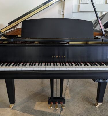 Yamaha GH1 Baby Grand in Satin Ebony #B4821548